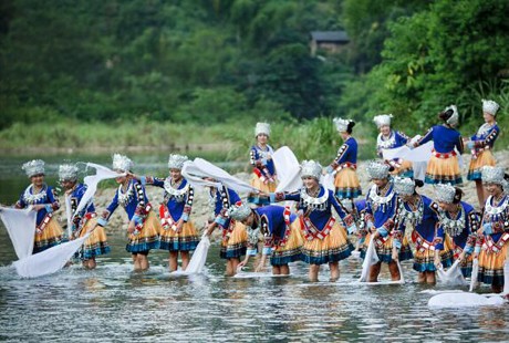 <經典貴州>貴州雙高5日游黃果樹瀑布、西江千戶苗寨、荔波小七孔、 丹寨萬達小鎮、贈送青巖古鎮
